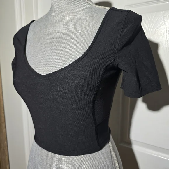 LULULEMON ribbed Yoga V-neck Top - Picture 3 of 5